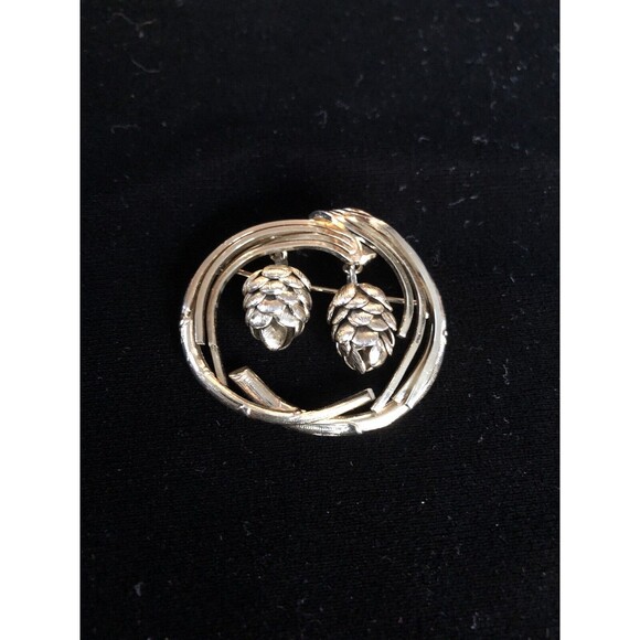 Vintage Rare 1/20 12K GF Brooch Fall Wreath With Dangle Pine Cones Brooch - Picture 3 of 8